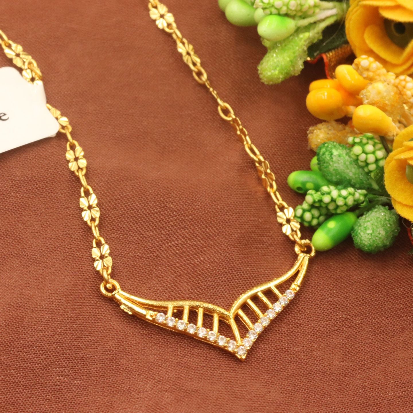 Shobhita Gold Pendant Chain