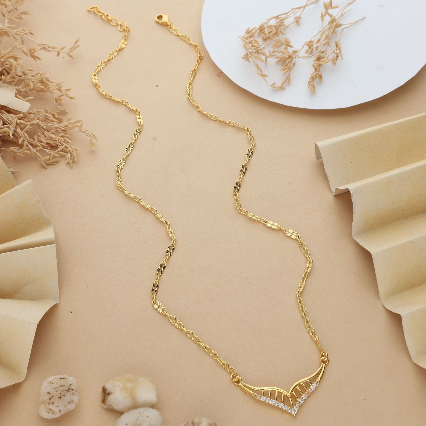 Shobhita Gold Pendant Chain